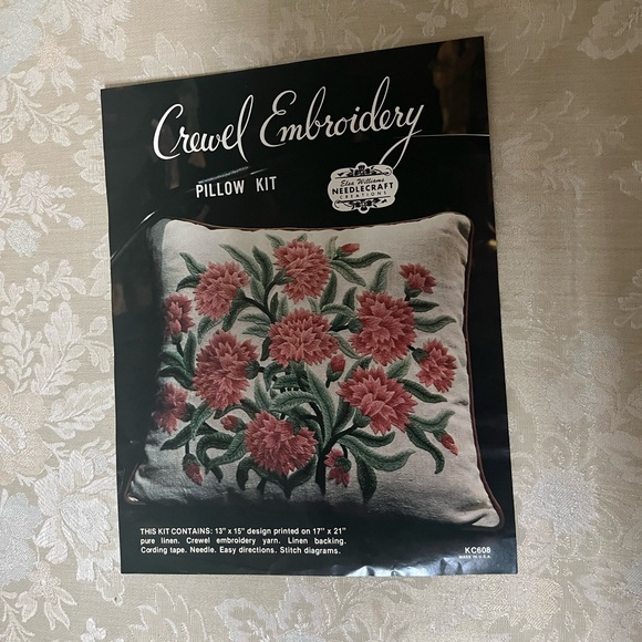 Embroidery pillow kit - Picture 3 of 15